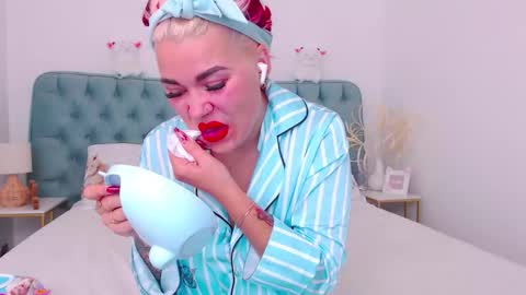 Snapshot of naughty_kittyy1 chatting on October 8, 2025, 11:41 am Maria  online show from October 8, 2025, 11:41 am