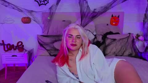 Snapshot of naughty_kittyy1 chatting on October 27, 2025, 2:10 pm Maria  online show from October 27, 2025, 2:10 pm