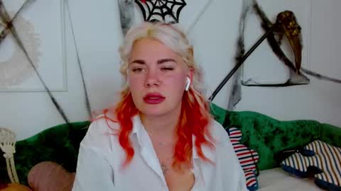 Snapshot of naughty_kittyy1 chatting on October 29, 2025, 10:33 pm Maria  online show from October 29, 2025, 10:33 pm