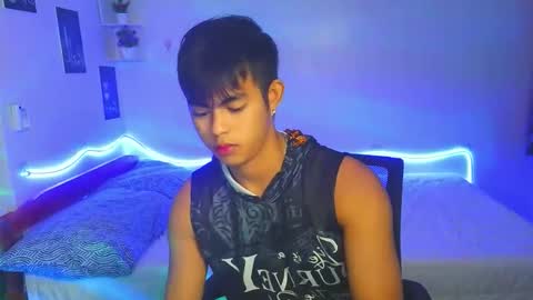 Snapshot of naughtyboylouie chatting on September 25, 2025, 1:37 pm Loue online show from September 25, 2025, 1:37 pm