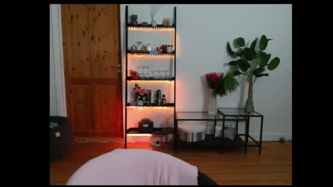 Snapshot of naughtyrapunzel7 chatting on December 18, 2024, 12:07 pm Ella - Naughty Rapunzel online show from December 18, 2024, 12:07 pm