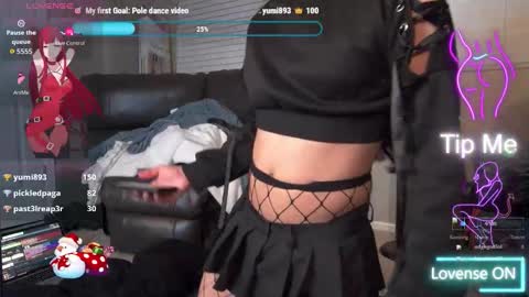 Snapshot of nekosamauwu chatting on November 14, 2025, 6:01 am NekoSamaUwU online show from November 14, 2025, 6:01 am