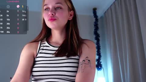 Snapshot of neldaaskins chatting on January 9, 2025, 1:39 am Lana online show from January 9, 2025, 1:39 am