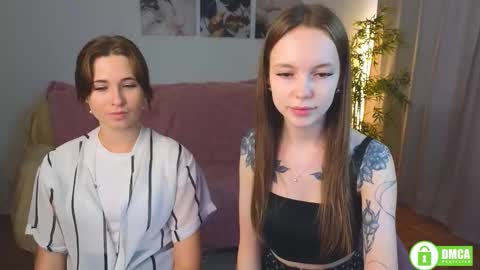 Snapshot of nellie_moans chatting on October 6, 2025, 12:35 pm Nellie online show from October 6, 2025, 12:35 pm