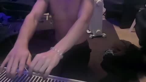 nemcahot online show from December 28, 2024, 2:33 am