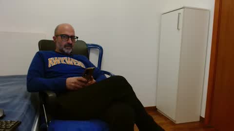 Snapshot of new_simi_74 chatting on October 12, 2025, 8:35 am simi online show from October 12, 2025, 8:35 am