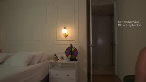 Snapshot of newmollybrooke chatting on September 24, 2025, 11:08 pm  all my links Here online show from September 24, 2025, 11:08 pm