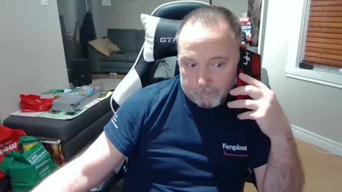 Snapshot of newvvorld chatting on February 5, 2025, 10:33 pm NewWorld online show from February 5, 2025, 10:33 pm