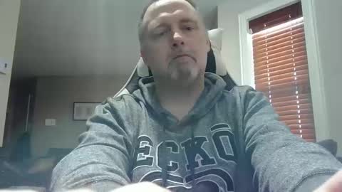 Snapshot of newvvorld chatting on March 1, 2025, 2:44 pm NewWorld online show from March 1, 2025, 2:44 pm