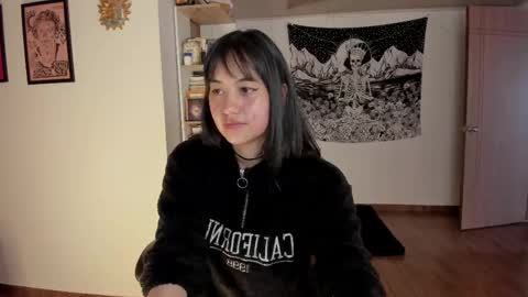 Snapshot of nia_blaze chatting on February 27, 2025, 9:14 pm Nia online show from February 27, 2025, 9:14 pm