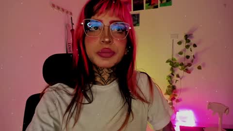 Snapshot of nicki_1 chatting on January 22, 2025, 8:18 am   Help me reach 100 thumbs up online show from January 22, 2025, 8:18 am