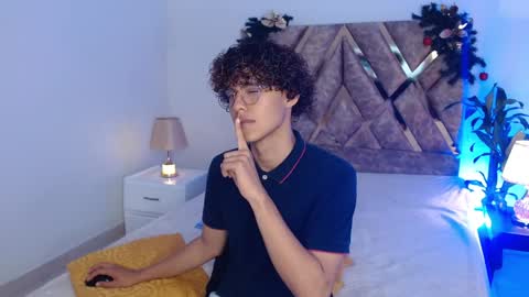 Snapshot of nickolas_moon chatting on December 14, 2024, 11:50 am Nickolas Muoz online show from December 14, 2024, 11:50 am