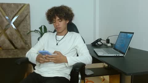 Snapshot of nickolas_moon chatting on January 30, 2025, 1:22 am Nickolas Muoz online show from January 30, 2025, 1:22 am