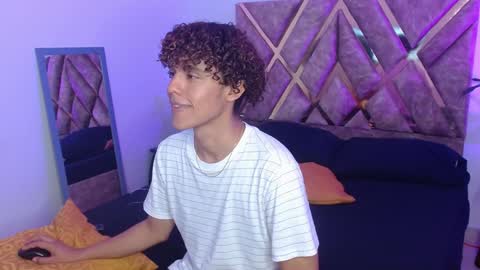 Snapshot of nickolas_moon chatting on February 2, 2025, 4:22 pm Nickolas Muoz online show from February 2, 2025, 4:22 pm