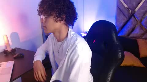 Snapshot of nickolas_moon chatting on February 20, 2025, 7:08 pm Nickolas Muoz online show from February 20, 2025, 7:08 pm