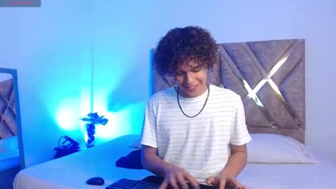 Snapshot of nickolas_moon chatting on March 5, 2025, 5:39 pm Nickolas Muoz online show from March 5, 2025, 5:39 pm