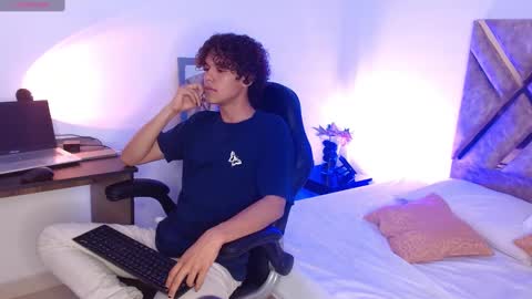 Snapshot of nickolas_moon chatting on March 8, 2025, 6:16 pm Nickolas Muoz online show from March 8, 2025, 6:16 pm