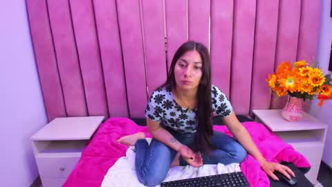 Snapshot of nickymiler chatting on November 8, 2025, 1:33 pm Nicky Miler online show from November 8, 2025, 1:33 pm