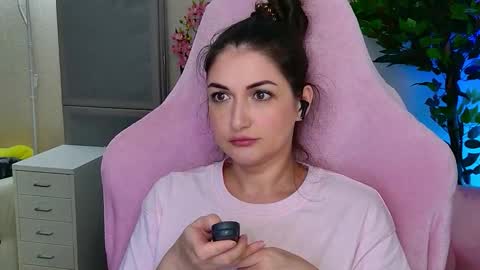 Snapshot of nicol_angel888 chatting on September 18, 2025, 11:29 pm Nicole Online at about after 1000  6  UK time or 900  - 500  UK time it approximate time interval online show from September 18, 2025, 11:29 pm