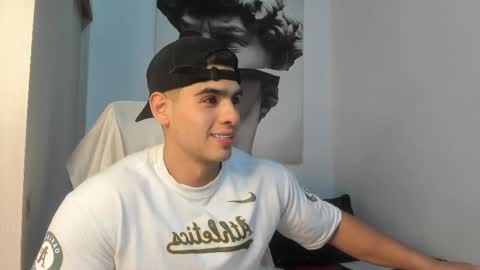 Snapshot of nicolasmuscle chatting on March 1, 2025, 11:47 pm Andres online show from March 1, 2025, 11:47 pm