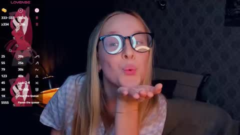 Snapshot of nicolavanderbie chatting on October 10, 2025, 5:34 pm Nicoletta online show from October 10, 2025, 5:34 pm