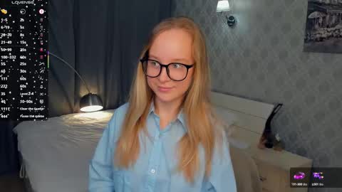 Snapshot of nicolavanderbie chatting on October 15, 2025, 5:24 pm Nicoletta online show from October 15, 2025, 5:24 pm