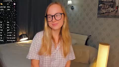 Snapshot of nicolavanderbie chatting on October 17, 2025, 5:26 pm Nicoletta online show from October 17, 2025, 5:26 pm