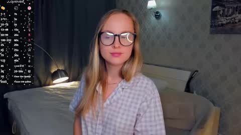 Snapshot of nicolavanderbie chatting on October 18, 2025, 5:35 pm Nicoletta online show from October 18, 2025, 5:35 pm