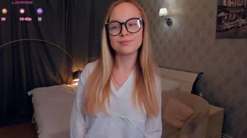 Snapshot of nicolavanderbie chatting on October 21, 2025, 2:40 pm Nicoletta online show from October 21, 2025, 2:40 pm