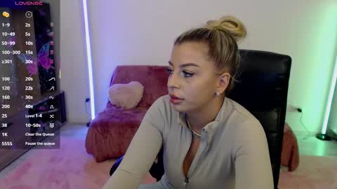 Snapshot of nicole___19 chatting on September 20, 2025, 4:41 pm Nico online show from September 20, 2025, 4:41 pm