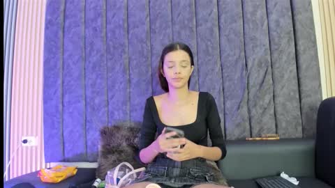 nicole_and_thiago online show from October 1, 2025, 9:21 pm