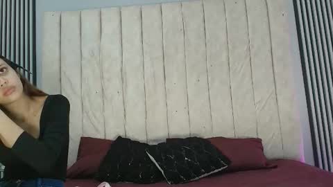 nicole_and_thiago online show from October 5, 2025, 9:02 pm