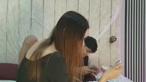 nicole_and_thiago online show from October 10, 2025, 9:25 pm