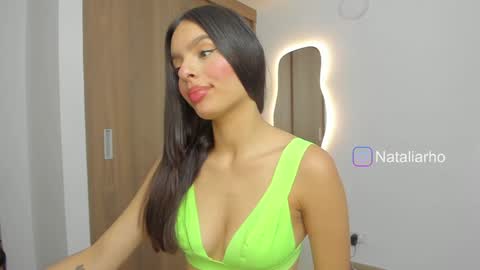 Snapshot of nicole_whitee chatting on December 11, 2024, 3:37 pm N A T A L I A online show from December 11, 2024, 3:37 pm