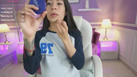 Snapshot of nicolecrawft chatting on October 6, 2025, 7:33 pm Nicole Crawft online show from October 6, 2025, 7:33 pm