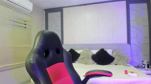 Snapshot of nicolette_white chatting on November 6, 2025, 10:10 pm Call me Nicolette online show from November 6, 2025, 10:10 pm