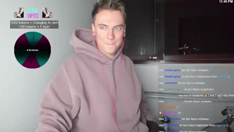 Snapshot of nicoslowmoo chatting on November 14, 2025, 10:40 pm NicoSlowmoo online show from November 14, 2025, 10:40 pm