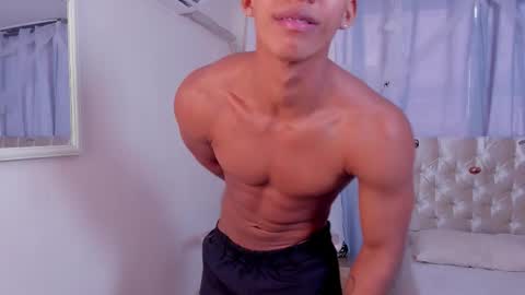 Snapshot of niico_santana chatting on October 28, 2025, 7:49 pm Niico online show from October 28, 2025, 7:49 pm