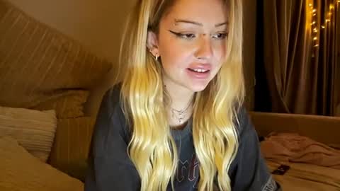 Snapshot of nikki_whatever chatting on December 25, 2024, 9:43 pm nicolette online show from December 25, 2024, 9:43 pm