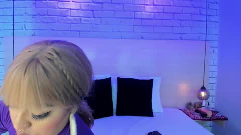 Snapshot of nikkydean chatting on September 11, 2025, 3:17 am Nikky Dean online show from September 11, 2025, 3:17 am