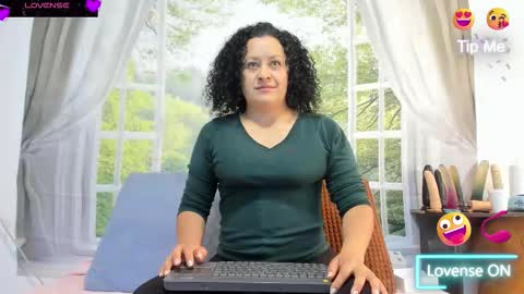 Snapshot of nikol32__ chatting on September 29, 2025, 2:22 pm dayan online show from September 29, 2025, 2:22 pm