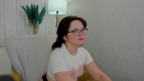 nina lunaa online show from October 1, 2025, 1:44 am