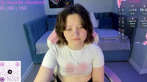 nina lunaa online show from October 5, 2025, 1:04 am
