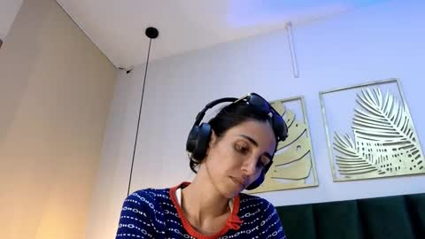 Nina online show from October 22, 2025, 6:07 pm