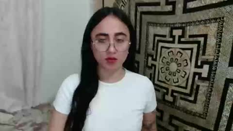 Snapshot of ninakravtz chatting on January 7, 2025, 11:14 pm N I N A online show from January 7, 2025, 11:14 pm