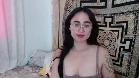 Snapshot of ninakravtz chatting on January 8, 2025, 10:37 pm N I N A online show from January 8, 2025, 10:37 pm