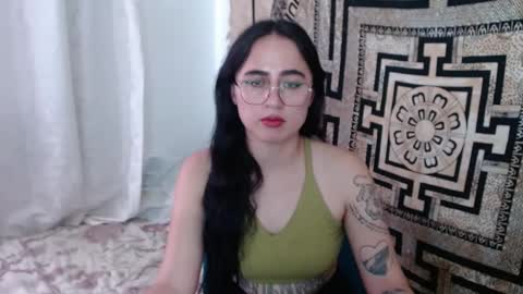 Snapshot of ninakravtz chatting on January 27, 2025, 6:41 pm N I N A online show from January 27, 2025, 6:41 pm