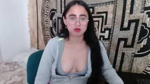 Snapshot of ninakravtz chatting on February 3, 2025, 12:36 pm N I N A online show from February 3, 2025, 12:36 pm