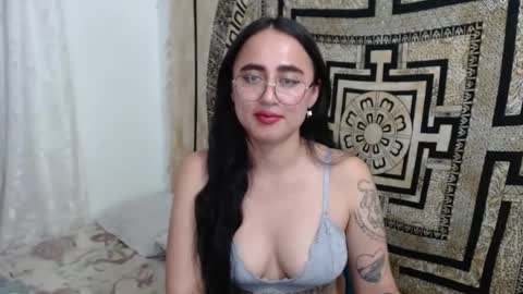 Snapshot of ninakravtz chatting on February 3, 2025, 11:36 pm N I N A online show from February 3, 2025, 11:36 pm