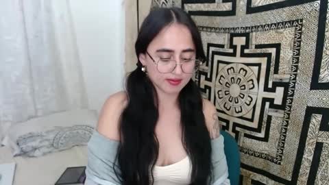 Snapshot of ninakravtz chatting on March 6, 2025, 10:26 pm N I N A online show from March 6, 2025, 10:26 pm